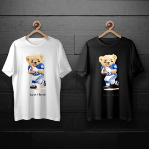 طرح لایه باز خرس تدی درحال راگبی بازی کردن برای چاپ روی انواع تیشرت